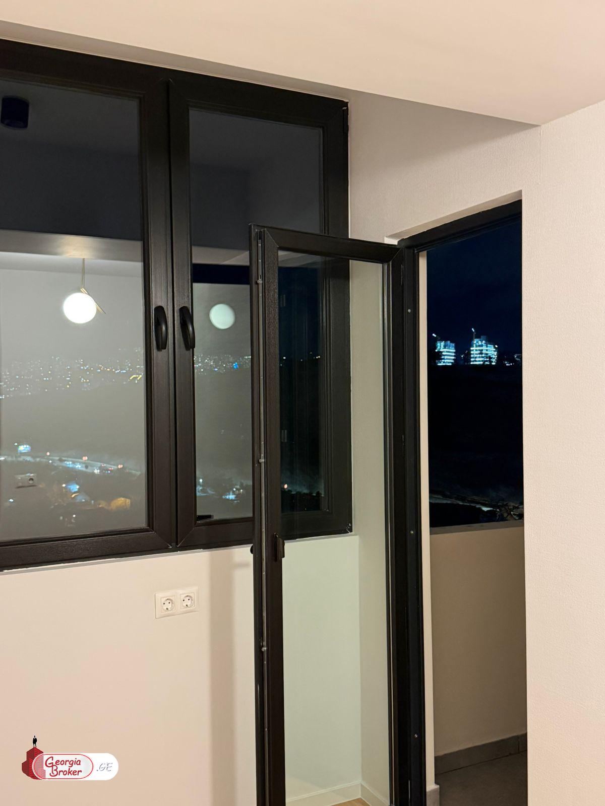 продается квартира с новым ремонтом 3-комнаты